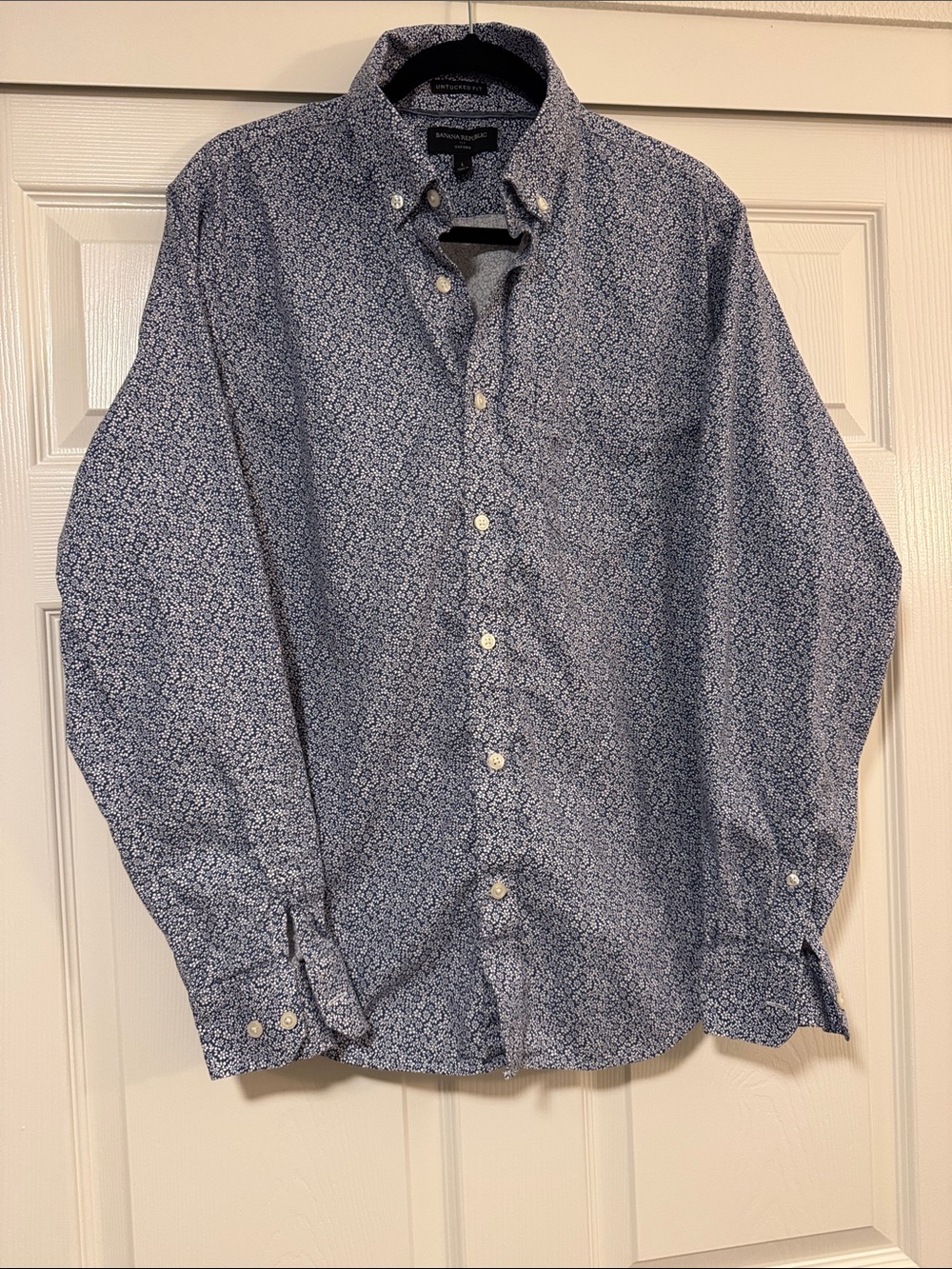 Banana Republic Men's Navy and White Micro Floral 100% Cotton Button-Down Shirt